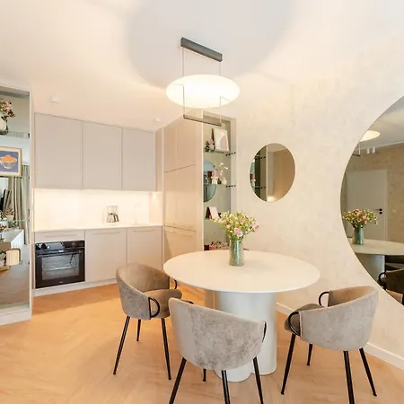 West Park Apartment *