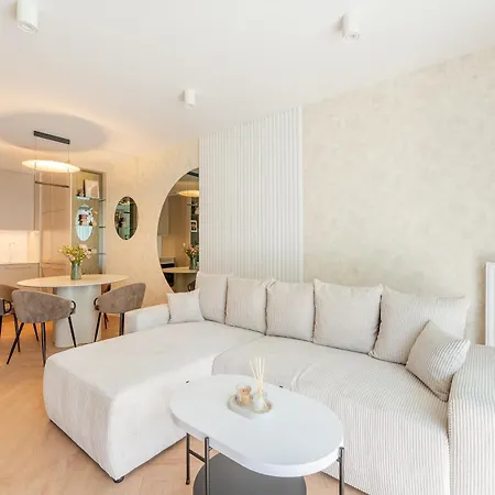 West Park Apartment *