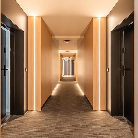 West Park Apartment *