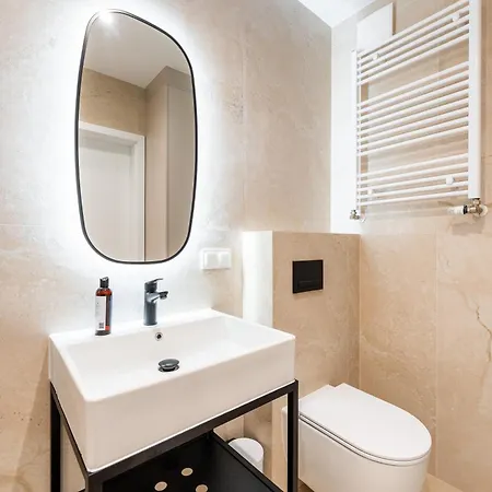 West Park Apartment *